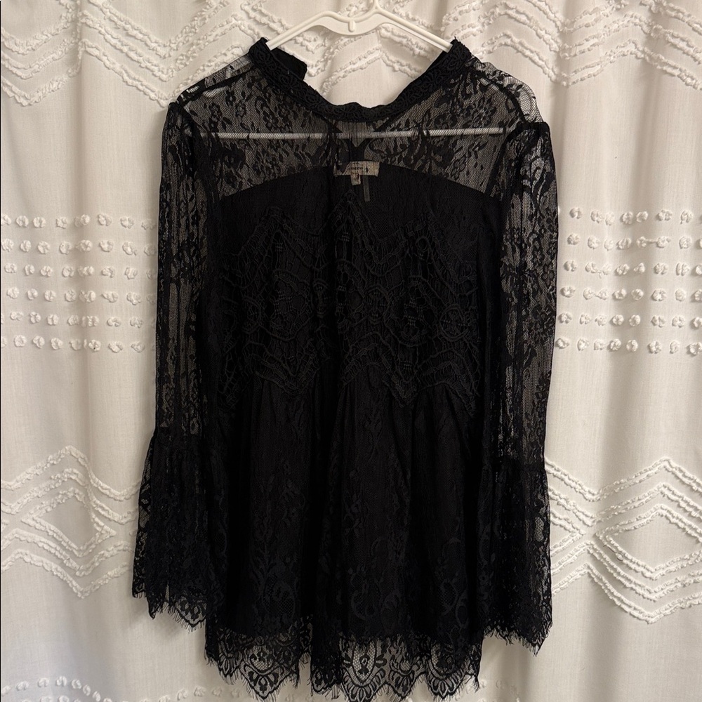 Excellent Entro Elegant Black Lace Top - Medium